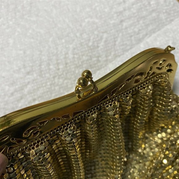 Vintage WHITING & DAVIS Gold Tone Mesh Purse With Filigree Metal Top - Picture 10 of 12